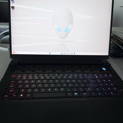 4090 Alienware M18 R2 Gaming laptop / Intel i9-14900HX / RTX 4090 / 32GB DDR5 / 2TB M.2 SSD / 2K 165Hz Display