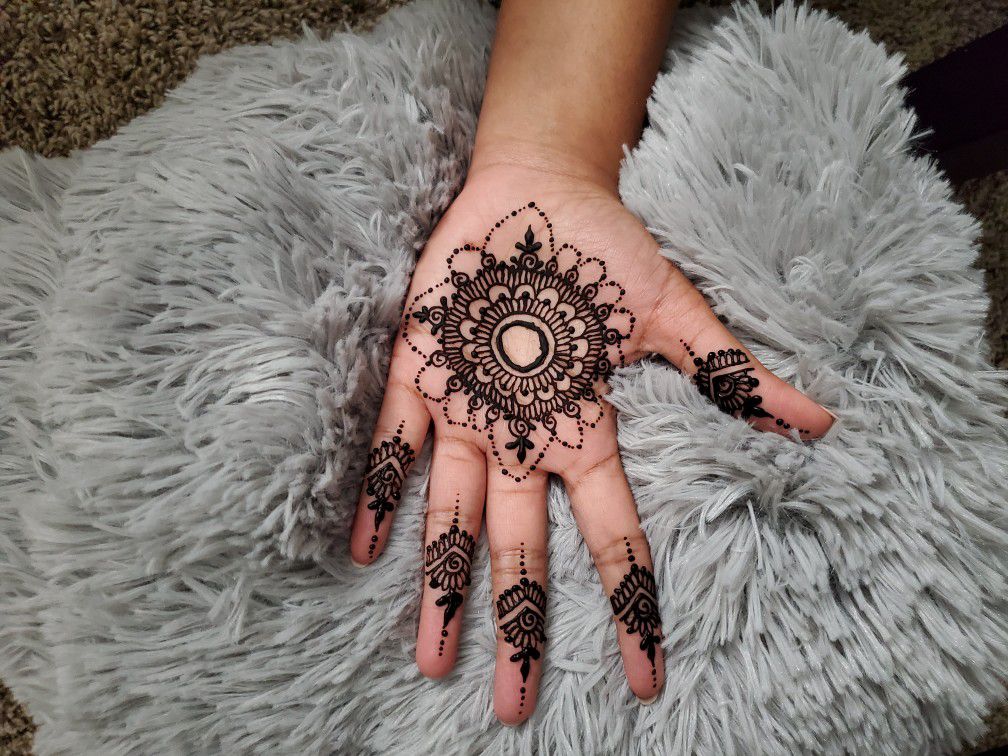 Henna for parties and personal events!
