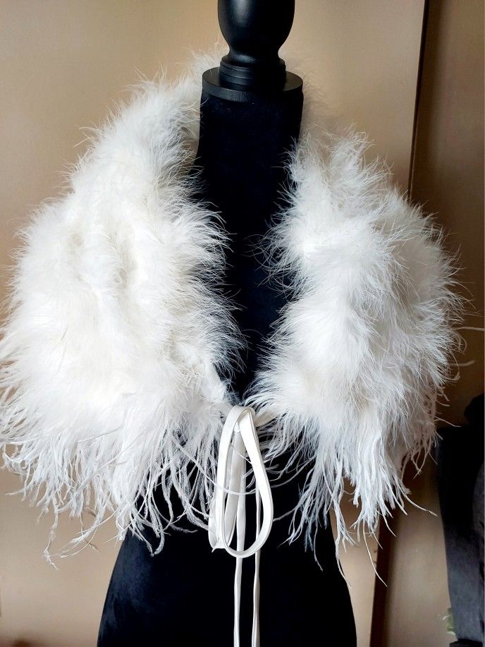 Gorgeous Wedding / Special Occasions Wrap / Scarf With Natural Ostrich Feathers