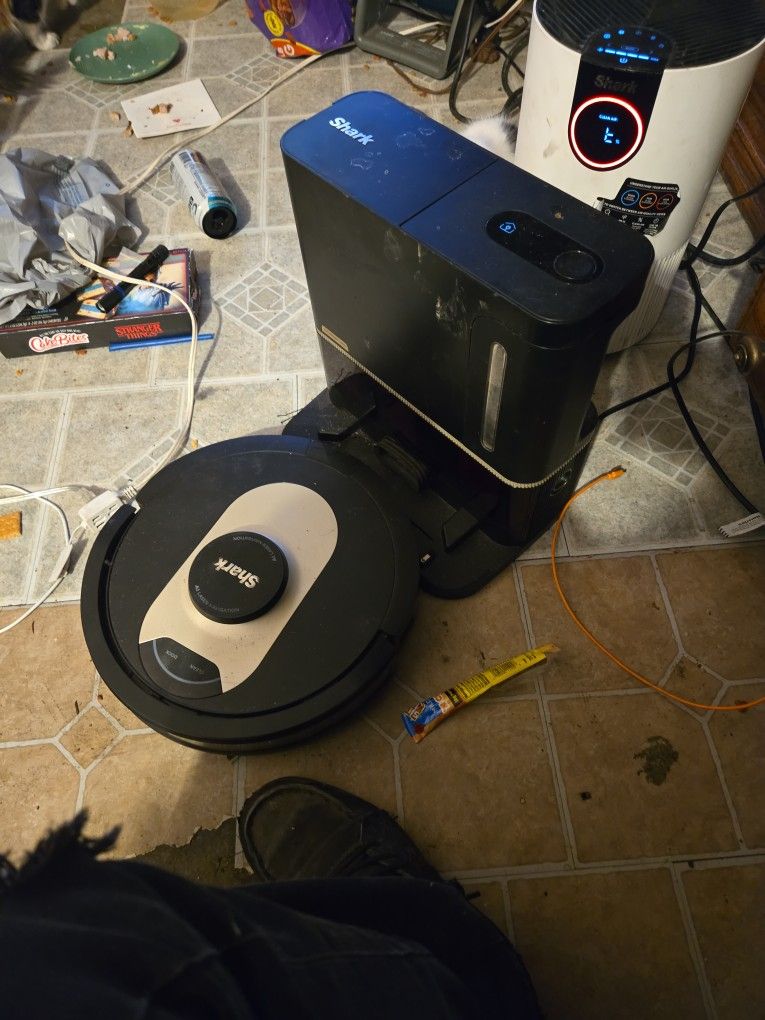 Ai Lazer Navigation Robot Vacuum SHARK