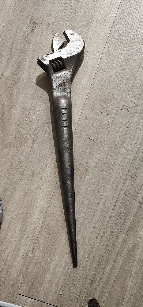 VINTAGE TOOLS ADJUSTABLE SPUD WRENCH USA HEAVY DUTY