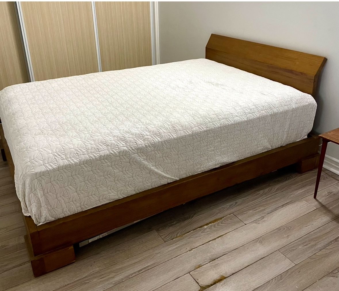 FREE Bed frame — Full Size