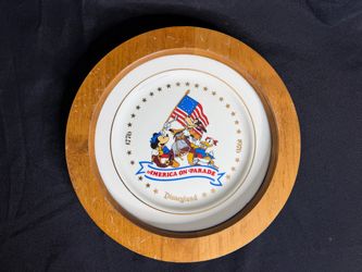Vintage 1976 Disneyland America On Parade Bicentennial Plate Wooden Frame