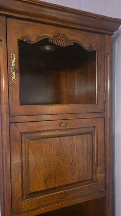 Beautiful Solid Wood Hutch