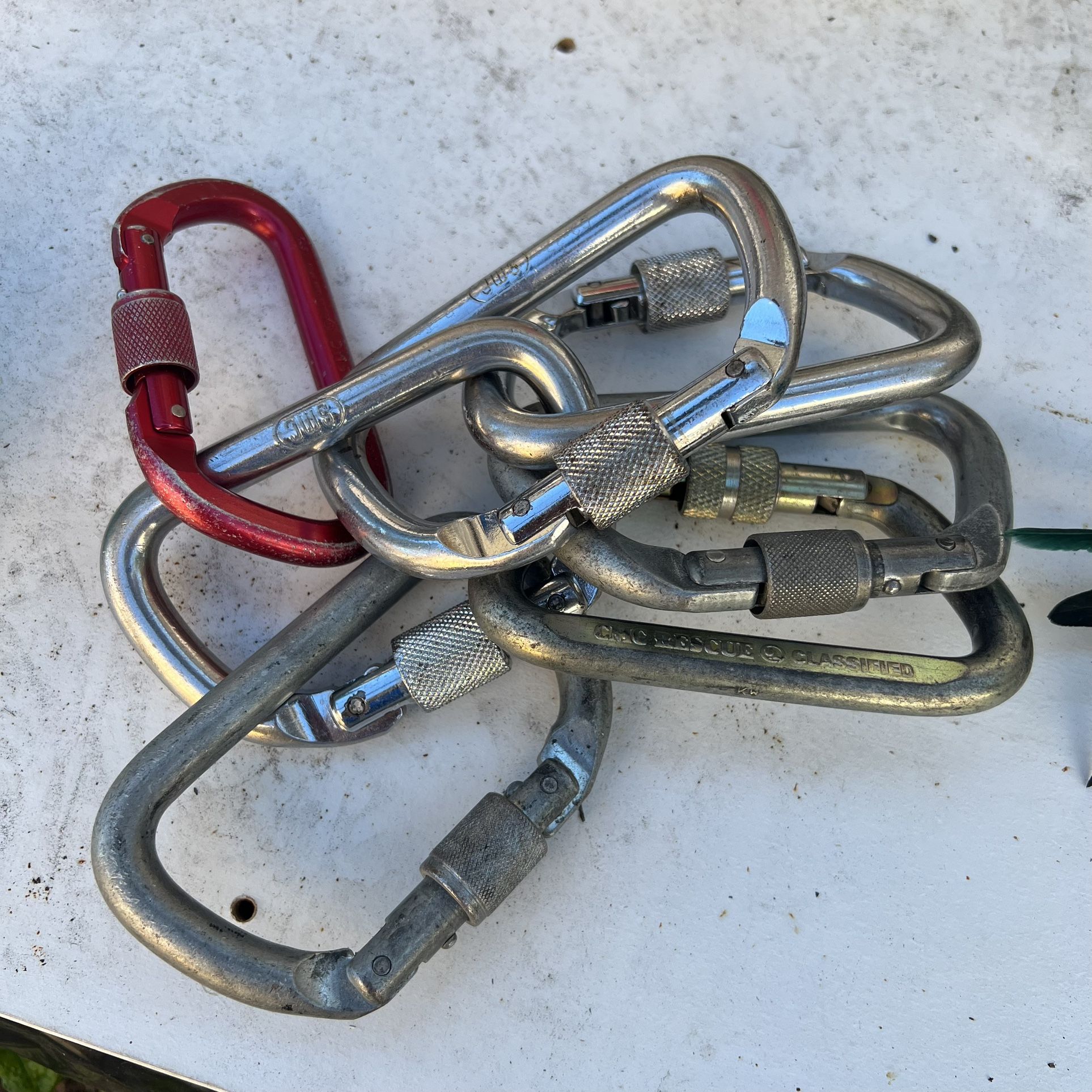 Locking Carabeaners Kn 27 X1 And Kn 72 X6 - Climbing Rope