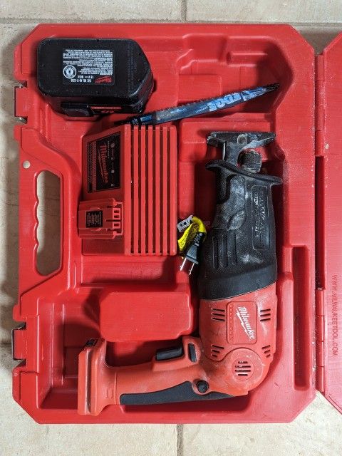 Milwaukee Sawzall - Hatchet 18 Volt