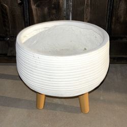 Raised Planter/Flower Pot