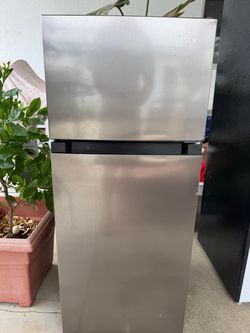 Shop Vissani 4.5 cu. ft. Mini Refrigerator in Stainless Look with Glass Shelves, Top Freezer, and Energy Efficiency