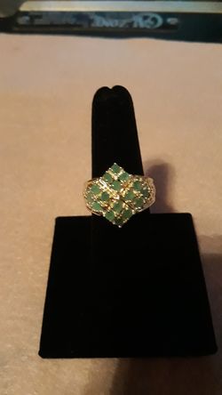 16 Stone Emerald Ladies ring