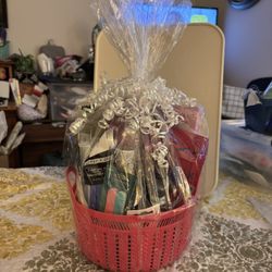 Spa Gift Basket ( 16 Piece Set) Peach Berry Scent