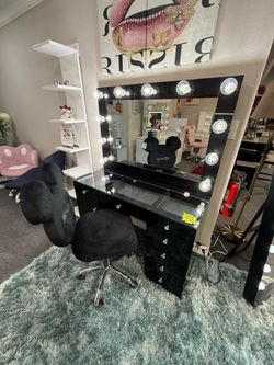 VANITY AVAILABLE IN WHITE
