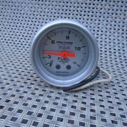 Auto Meter Fuel Pressure Gauge 4311-M Ultra-Lite 0-15lb 2-5/8