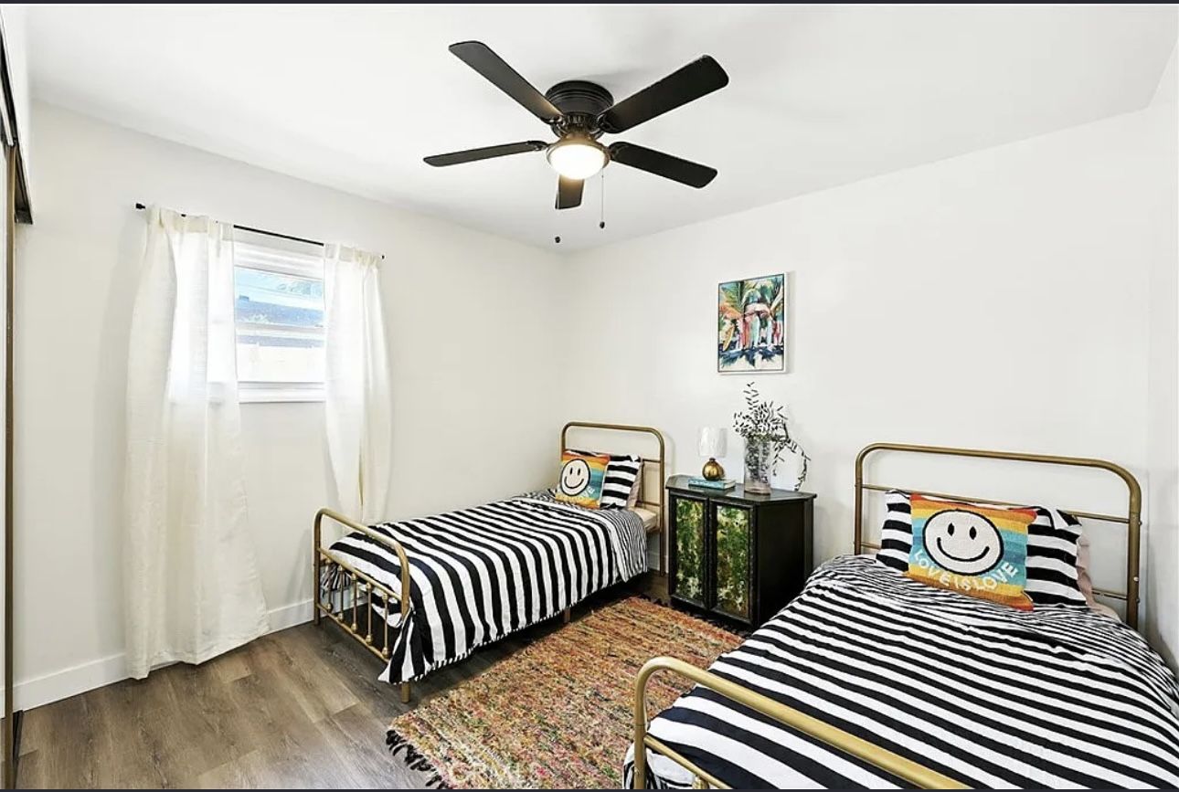 Two Twin Bed With Mattress