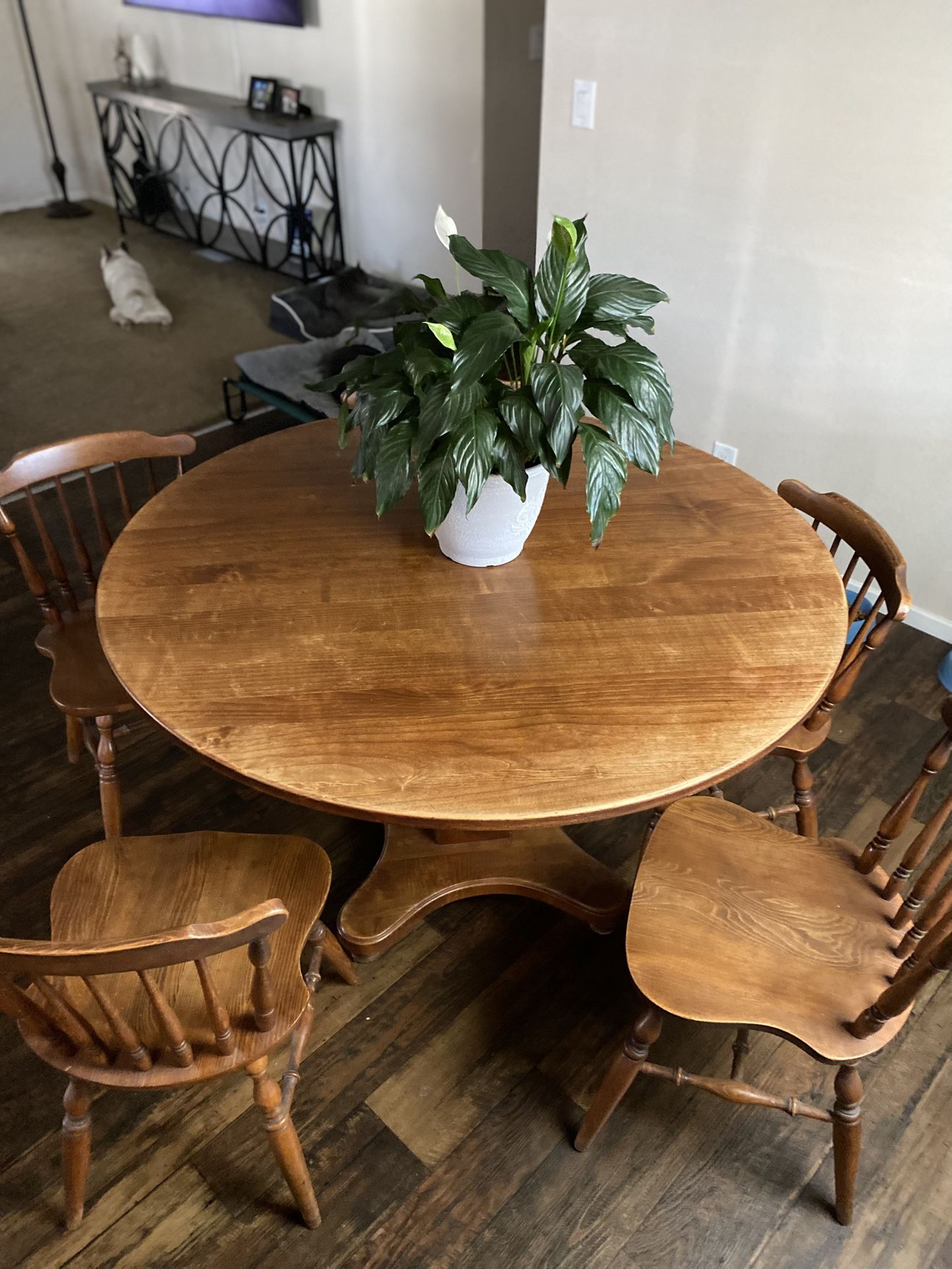 Round Dining Table With 5 Chairs