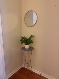 Table with mirror