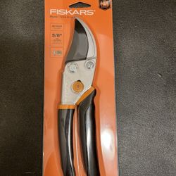 Garden Tools. Gloves. Pruners. Weeder. Saw. 