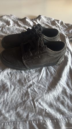 Black vans skateboard shoe