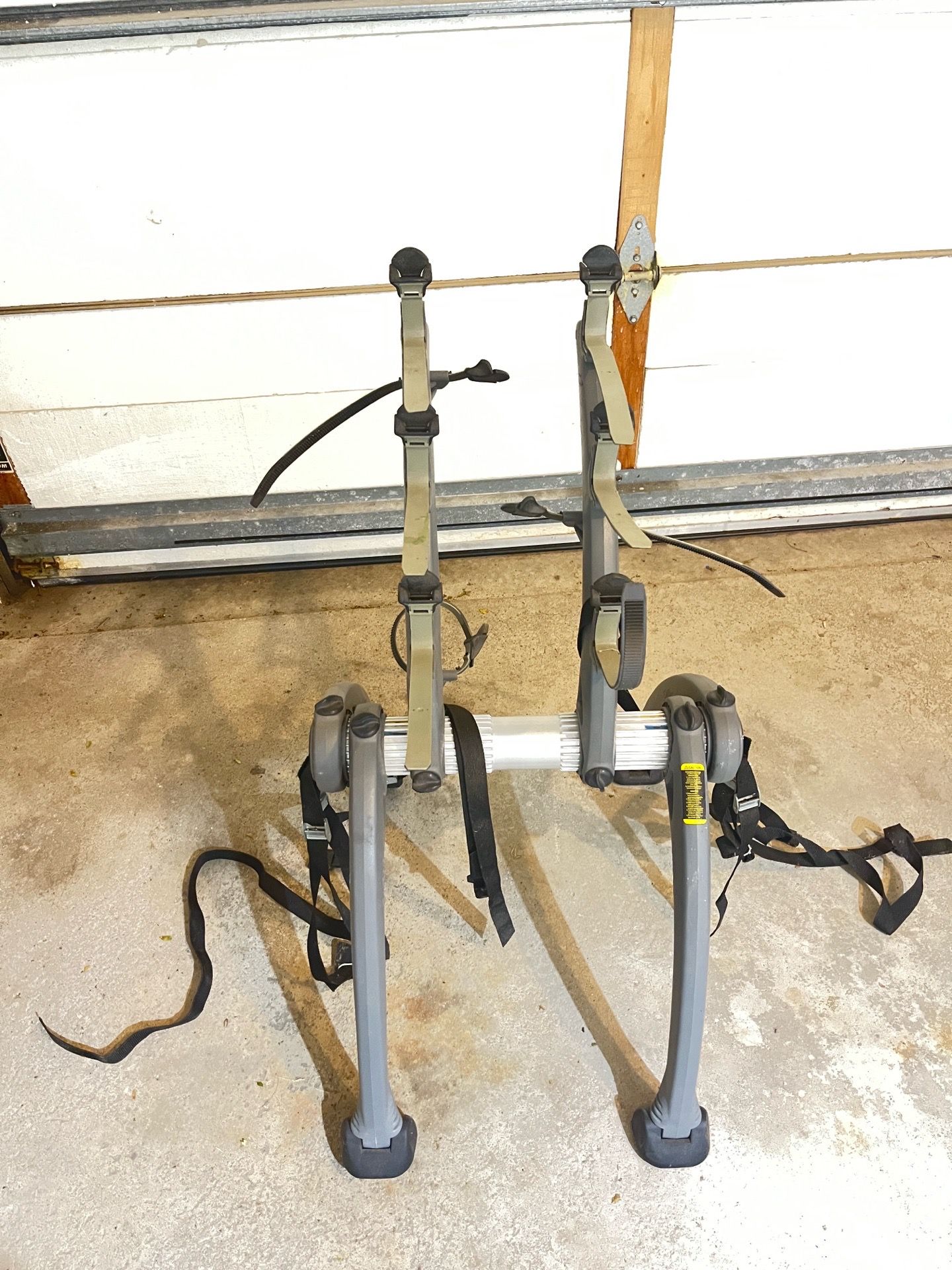 Saris Bones 3-Bike Trunk Mount Rack, Gray