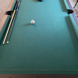 Mizerak Pool Table With Balls And Two Sticks 