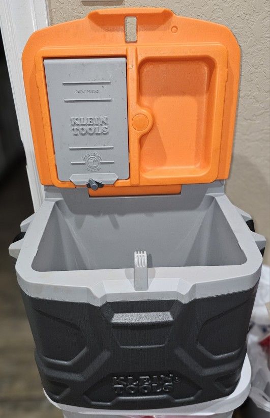 Klein Ice Chest/cooler