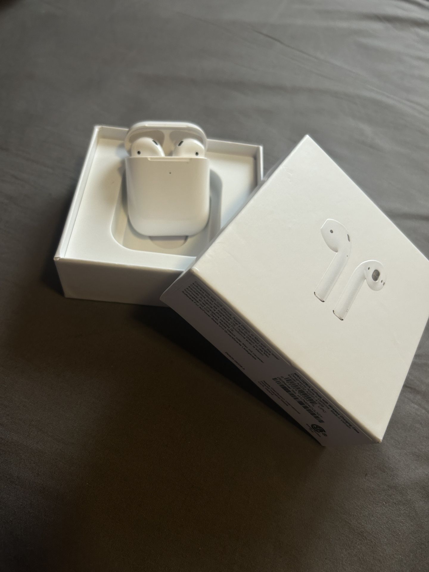 2nd Generation Apple AirPods With Charging Case And Lightning Wire Cable Charger