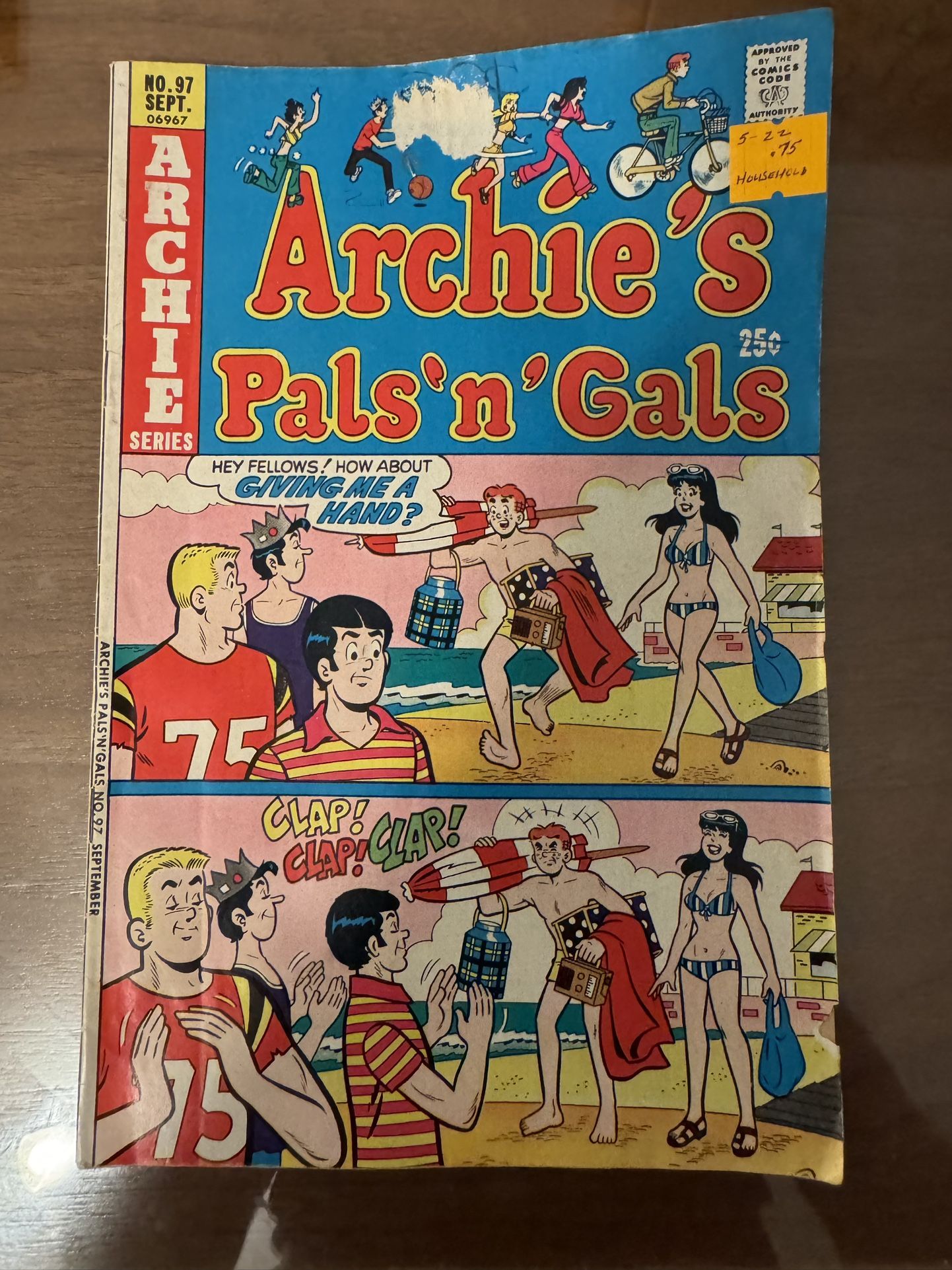 ARCHIE'S PALS N GALS #97 1975 NICE VERONICA BIKINI COVER BRONZE AGE!