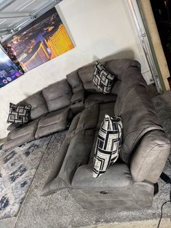 * Gently Used * Macys 6pc Modular electric sectional sofa ( Free Delivery )