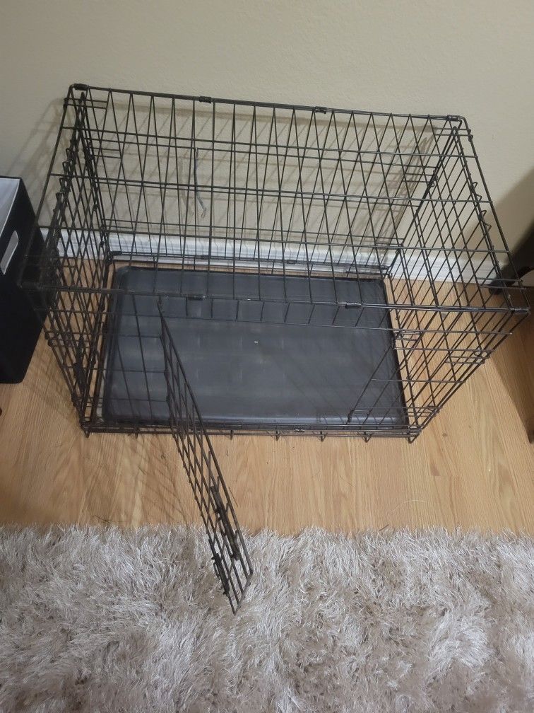 PRE-OWNED DOG CRATE With TRAY