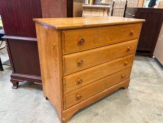 Vintage Maple 4 Drawer Dresser with Round Pulls