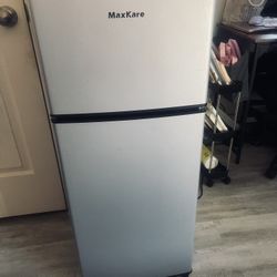 Mack are Mini Fridge