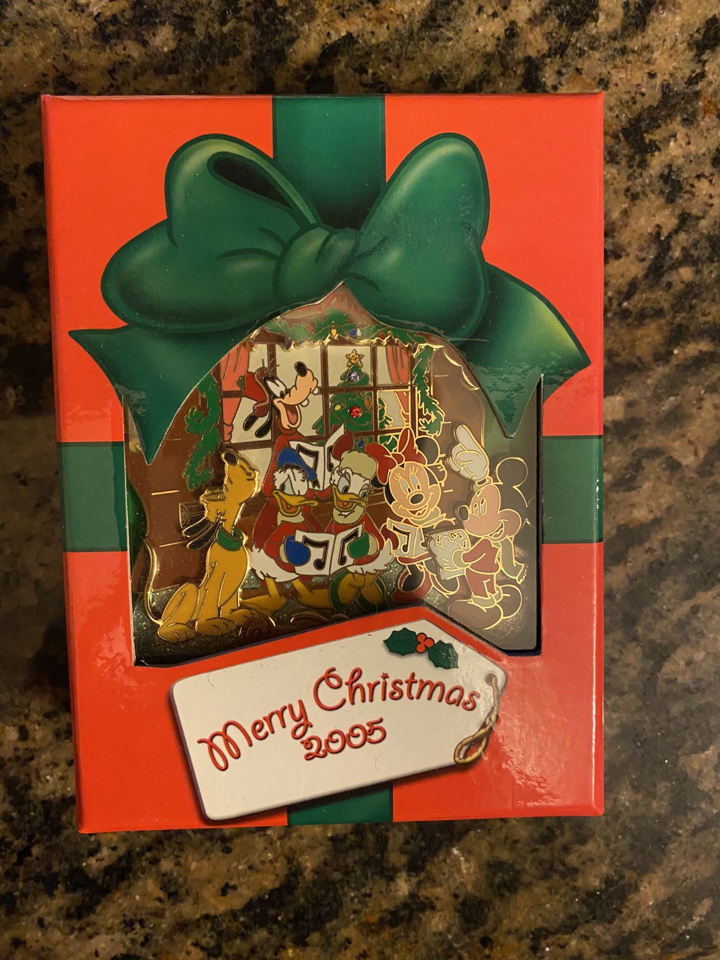 Disney Xmas 2005 Big Pin LE1000
