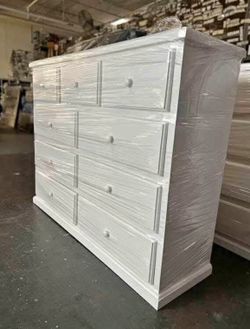Nine drawers dresser