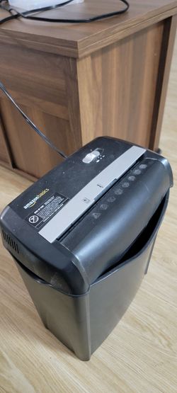 Amazon Basics Paper Shredder