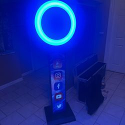 Photo Booth For Sale I Paid $7 00 Only Use It Once