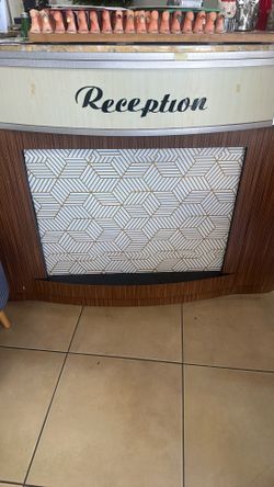 Cashier table
