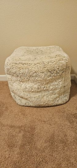 SOFT POUF