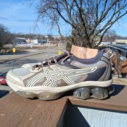 Asics Gel-Quantum Kinetic Birch
Men's 11