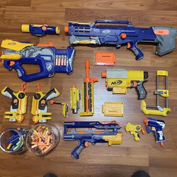 Set Of 8 Nerf Guns With Bullets And Accessories 
