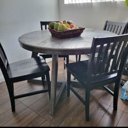 Dining table + 4 chairs