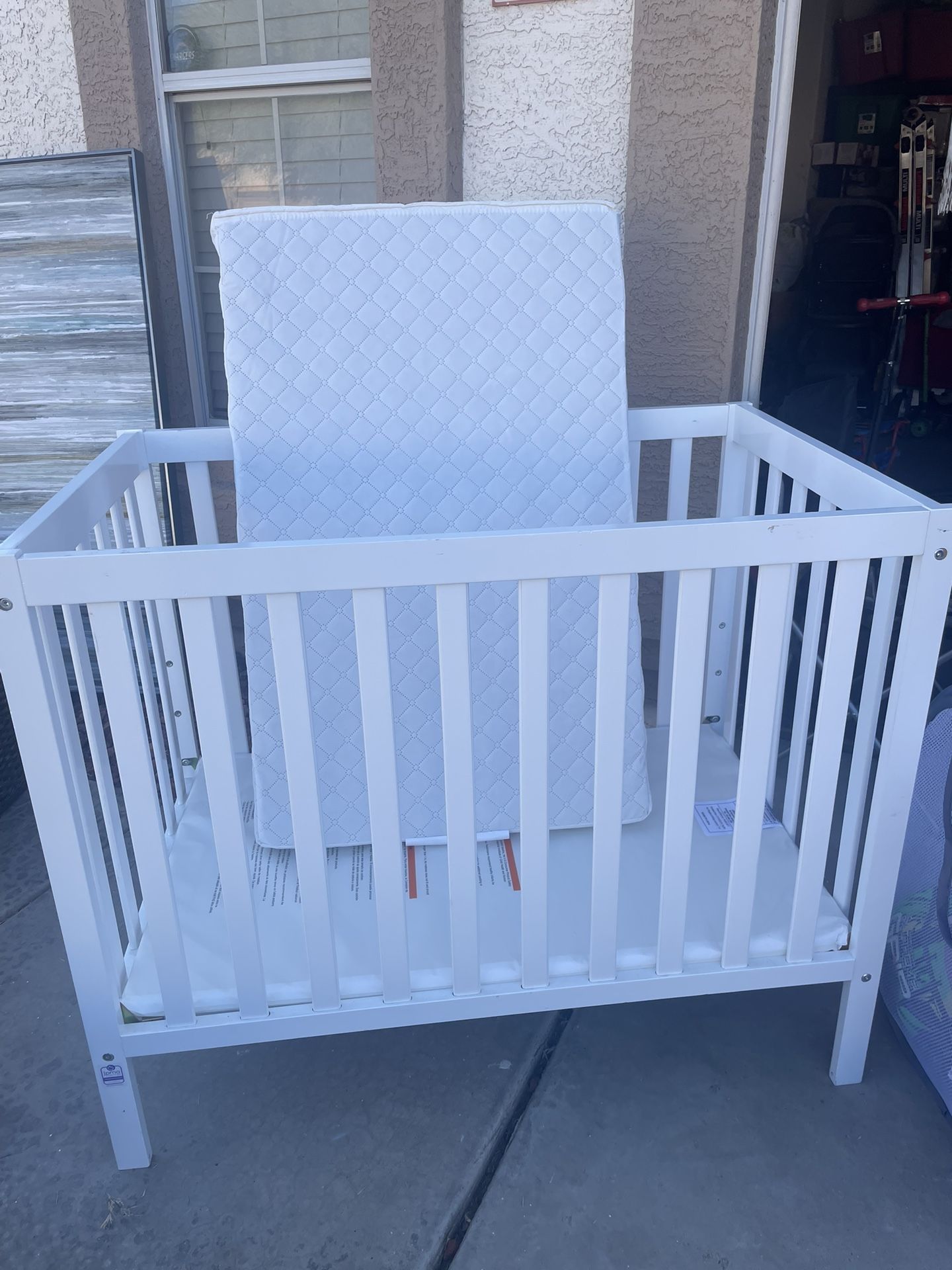 Crib (BARELY USED)