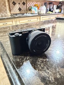 Sony ZV-E10 + 16-50mm OSS II Camera