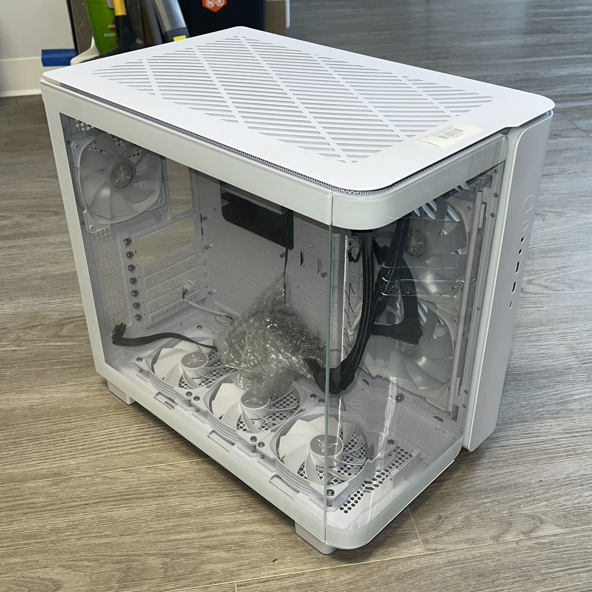 White Montech King 95 PRO CASE