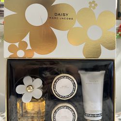 Marc Jacobs Daisy Eau De Toilette Set (Limited Edition)