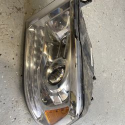 2016 Dodge Ram 1500 Headlight 