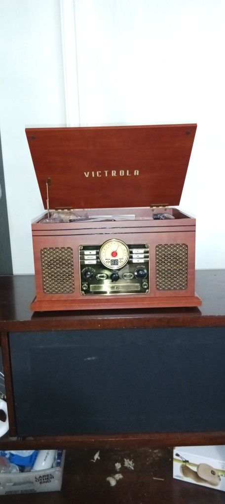 6-in-1 Victrola