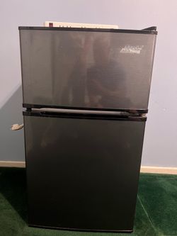 Arctic King 3.2 Cu mini fridge
