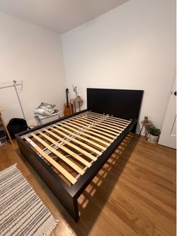 full-size bed like new*FREE* full-size bed like new
