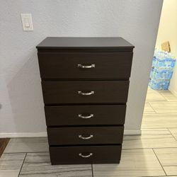 BRAND NEW!! Brown 5 Drawer Chest/Dresser