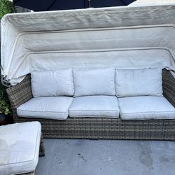 Patio set: 1 sofa, 1 coffee table and 1 side table in good condition, needs cleaning