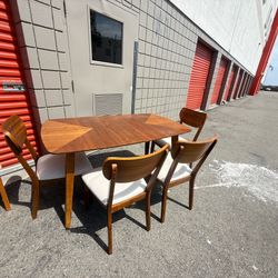Dining set ( dining table and 4 chairs)